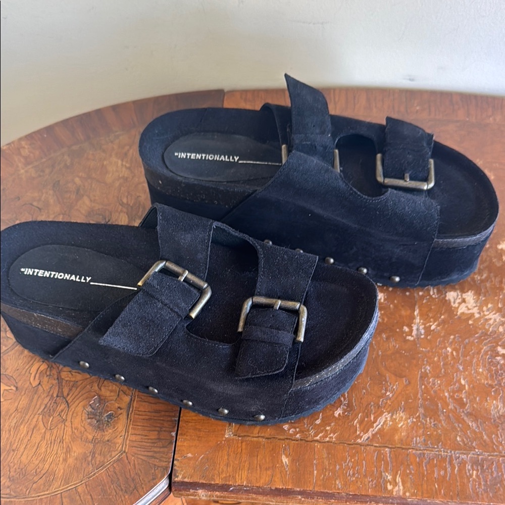 Intentionally Blank COOPER-2 SUEDE PLATFORM SANDAL